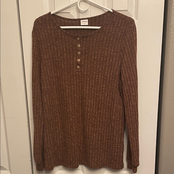 Elegant Brown Ribbed Crew Neck Sweater - Picture 1 of 4